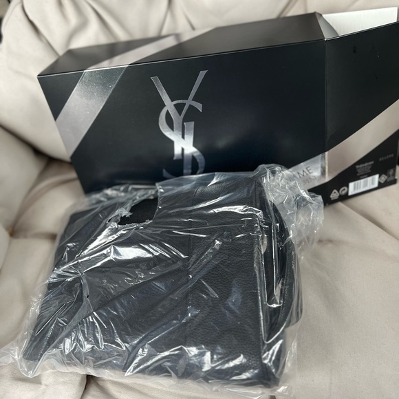 YVES SAINT LAUREN PERFUME BLACK TRAVEL BAG - Picture 6 of 16